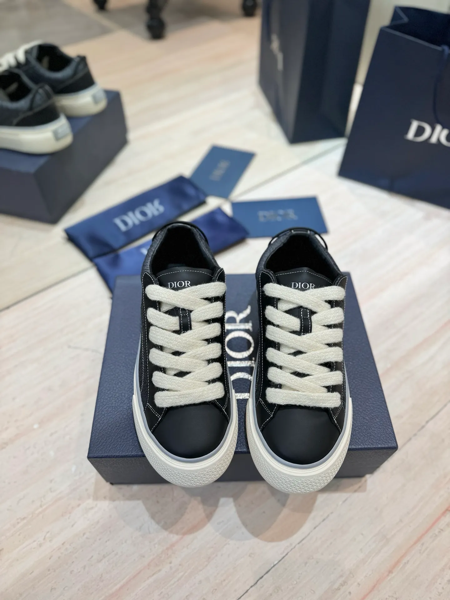 👟👟Ex-factory price 600👟👟 (Top version) Dior 2025 autumn and winter haute couture series new men's shoes CD jelly-colored flat casual shoes Dior and STONE ISLAND B33 round toe lace-up canvas skate shoes Stars' same style Oblique letter logo embroidered retro color-blocking sneakers The top high-end version on the market ✅ Upper: imported custom calfskin/suede leather ✅Inner: water-dyed cowhide lining ✅Outsole: original open-molded Tpu outsole ✅Packaging: full set of original box ✅Size: 35-45 (46 pieces customized, non-refundable)